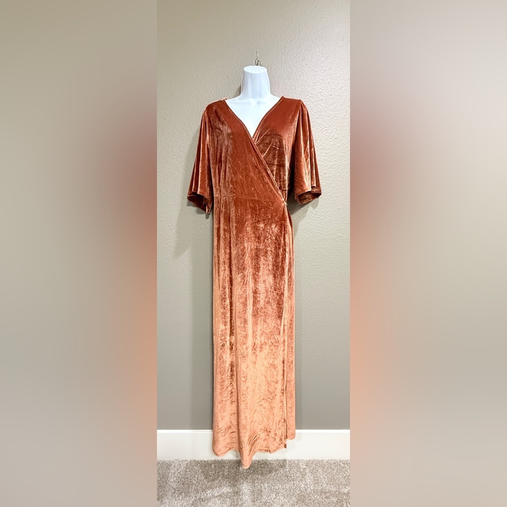 Baltic Born Meghan Velvet Wrap Maxi Dress
Spice Color Size 3XL - Picture 5 of 7